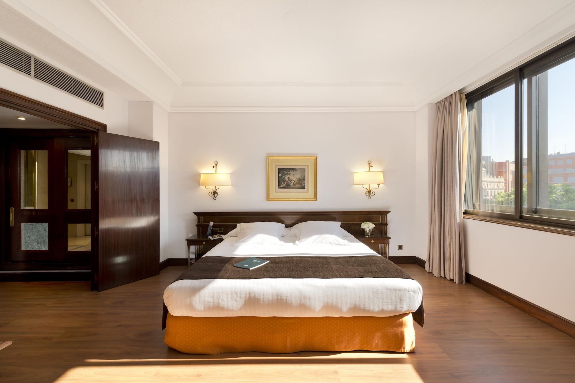 Hotel Miguel Angel Μαδρίτη Εξωτερικό φωτογραφία A room at the hotel