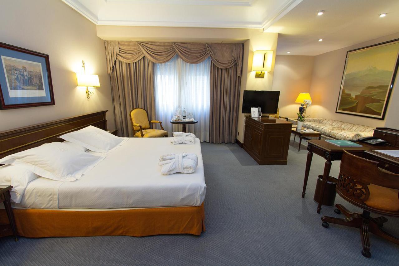 Hotel Miguel Angel Μαδρίτη Εξωτερικό φωτογραφία A room at the hotel