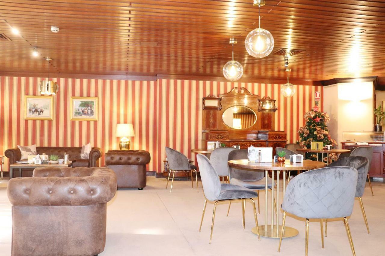 Hotel Miguel Angel Μαδρίτη Εξωτερικό φωτογραφία The interior of the lounge