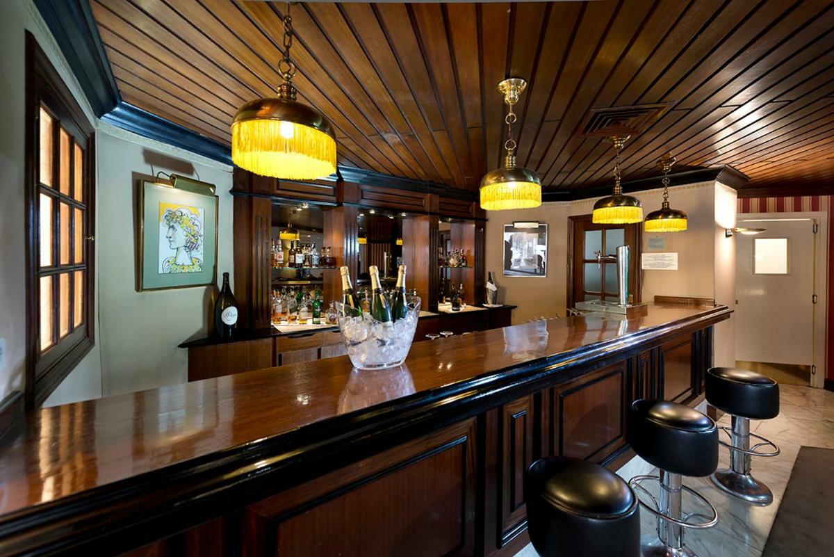 Hotel Miguel Angel Μαδρίτη Εξωτερικό φωτογραφία The bar at the 1905