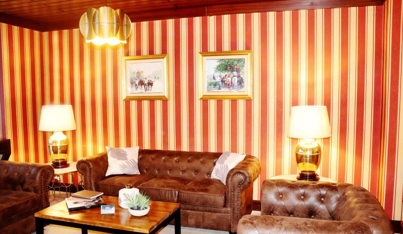 Hotel Miguel Angel Μαδρίτη Εξωτερικό φωτογραφία A room at the hotel