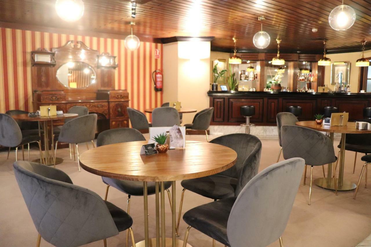 Hotel Miguel Angel Μαδρίτη Εξωτερικό φωτογραφία The lounge at the airport