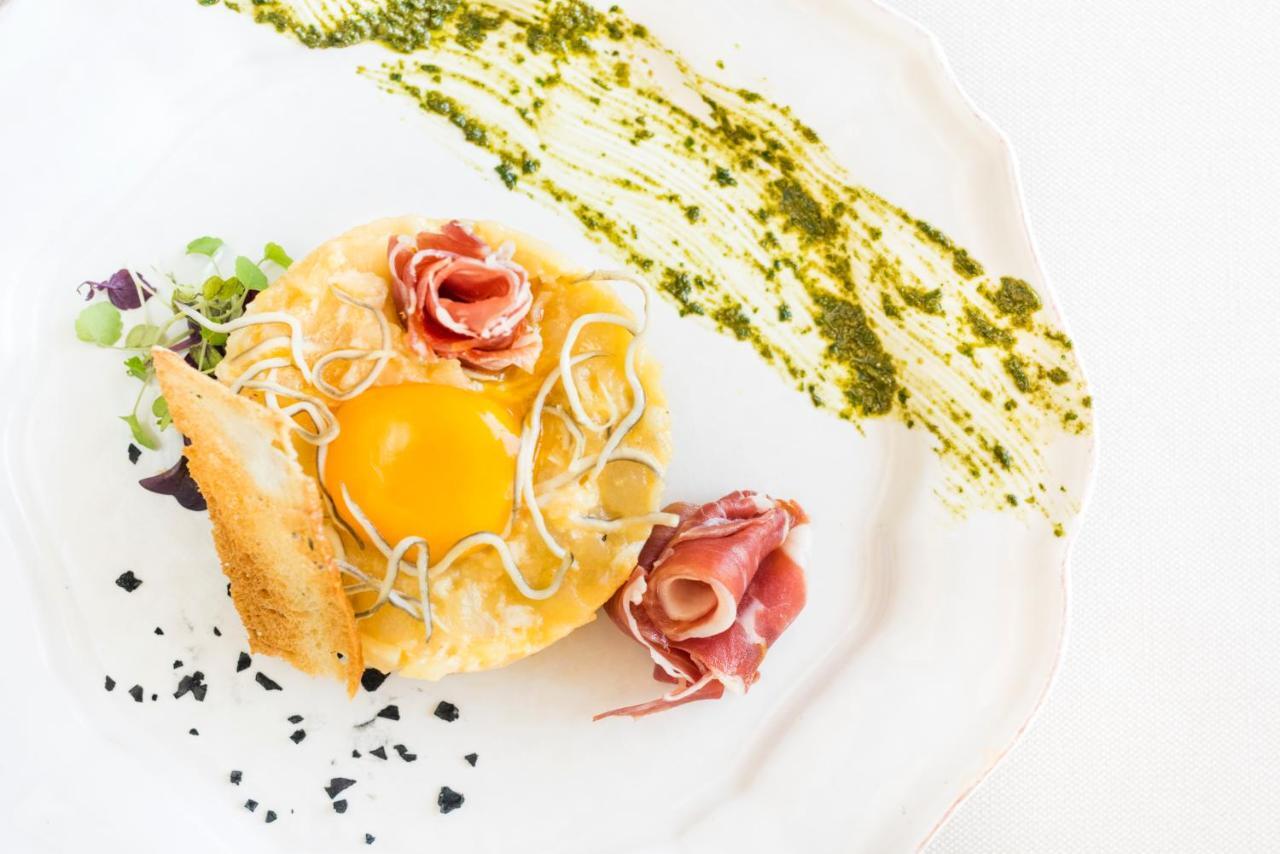 Hotel Miguel Angel Μαδρίτη Εξωτερικό φωτογραφία A modern Italian dessert