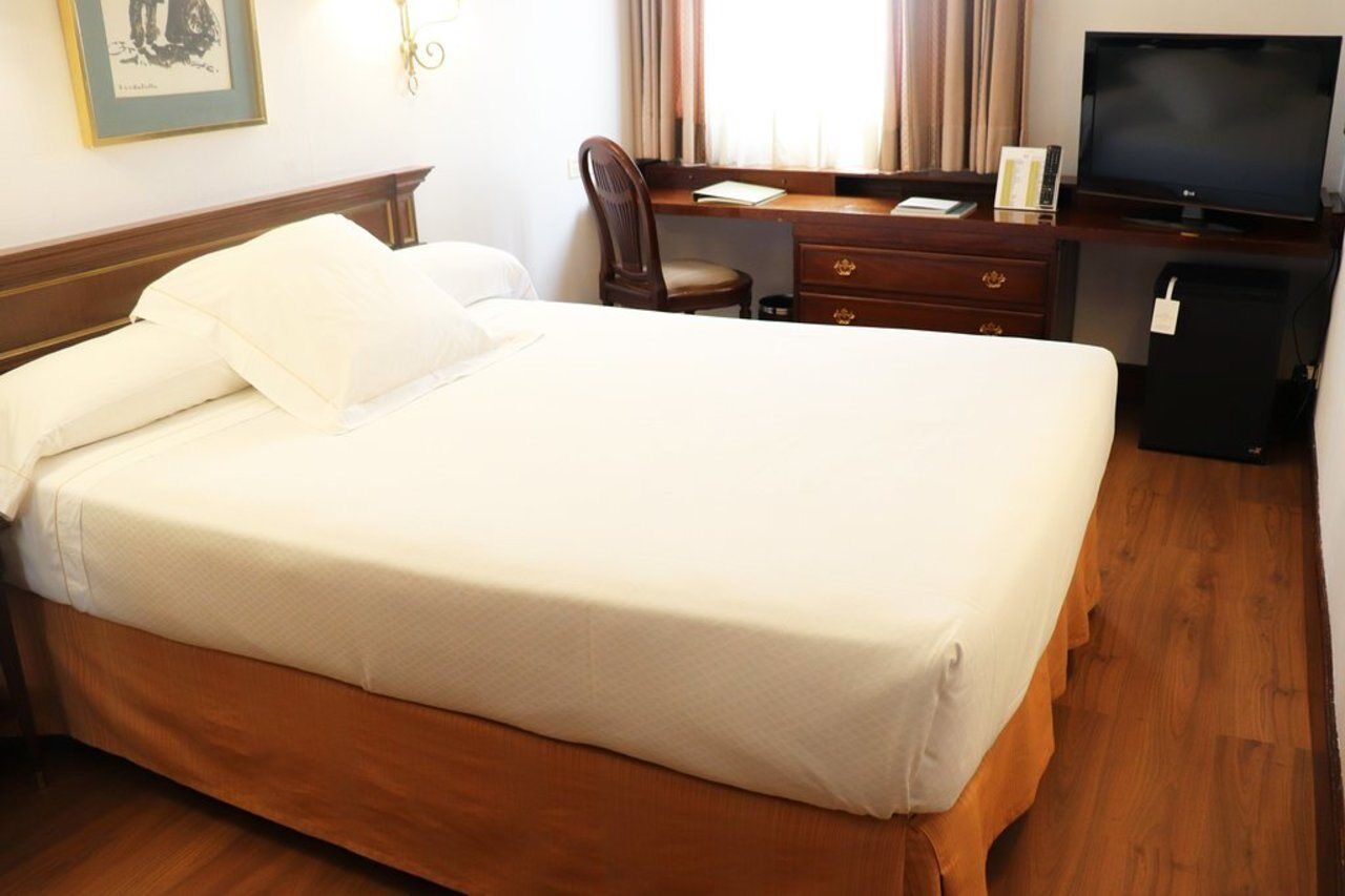 Hotel Miguel Angel Μαδρίτη Εξωτερικό φωτογραφία A hotel room
